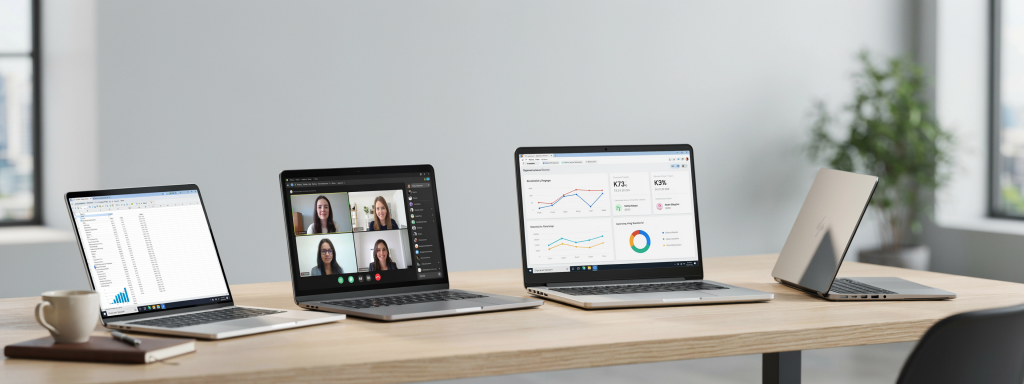 Laptop biznesowy do pracy biurowej na biurku z monitorem i akcesoriami